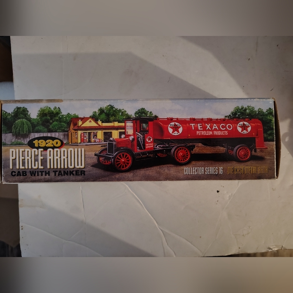 Texaco Die Cast collectable Truck 1920 Pierce arrow cab with tanker